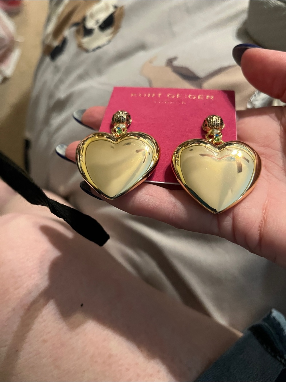 NWT Kurt Geiger Gold Heart Drop Earrings with Dark Green Inset - Picture 7 of 12